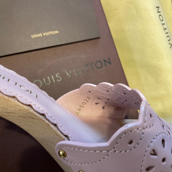 SOLD- Authentic LOUIS VUITTON Charlotte Leather Mules - size EU38 / US 8 - Picture 5 of 11